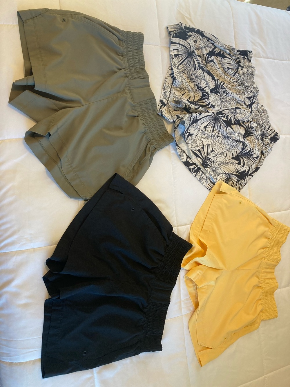 4 high waisted shorts. All size small.